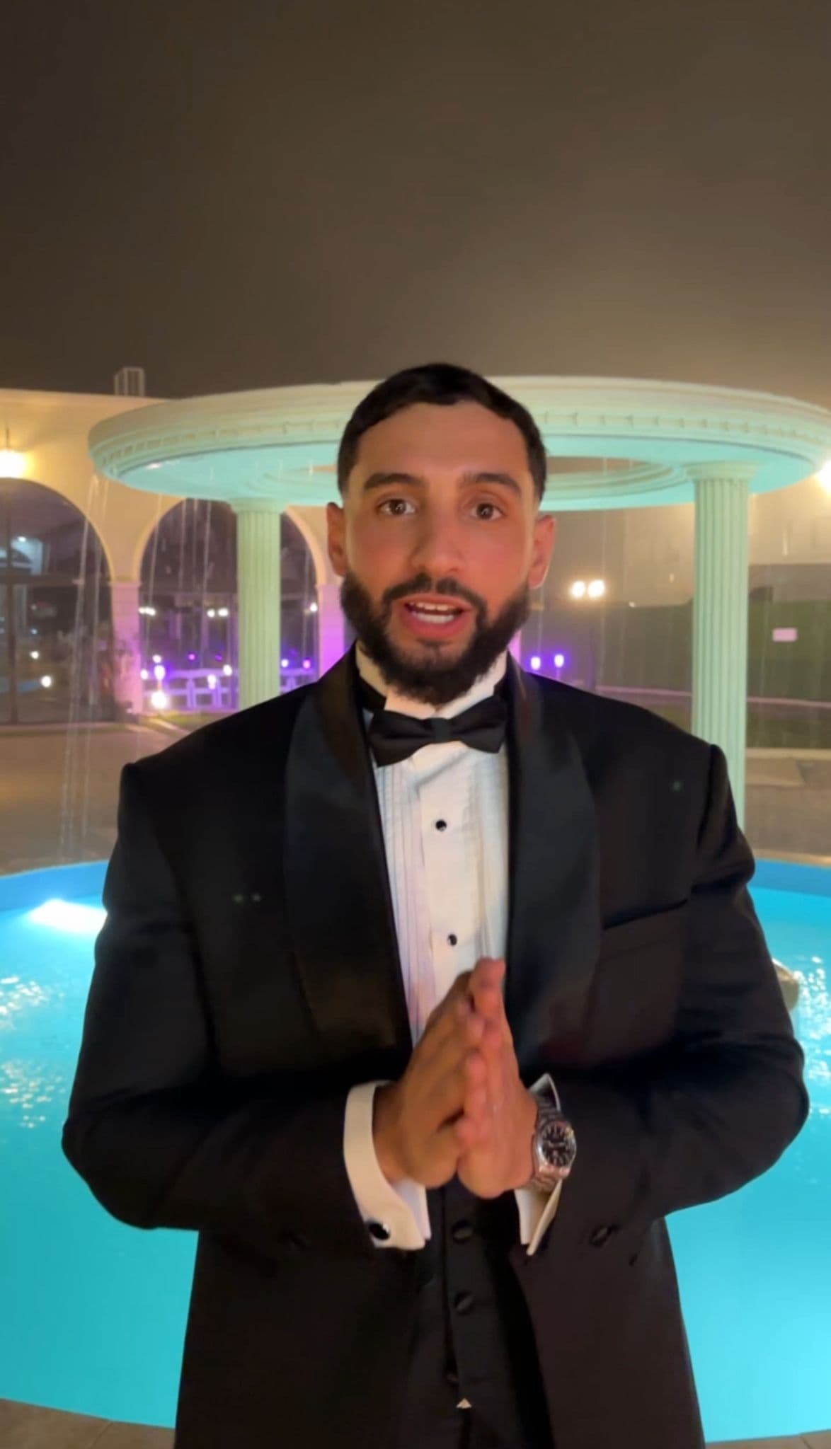 Invité enregistrant un message vidéo lors d'un mariage